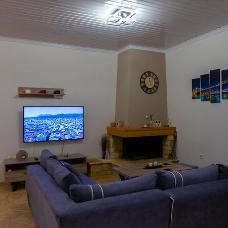 G.R Luxury Apartment Kalligoni Екстериор снимка